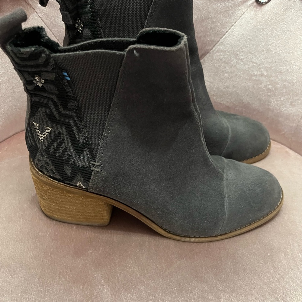 Tom’s Booties Size 7